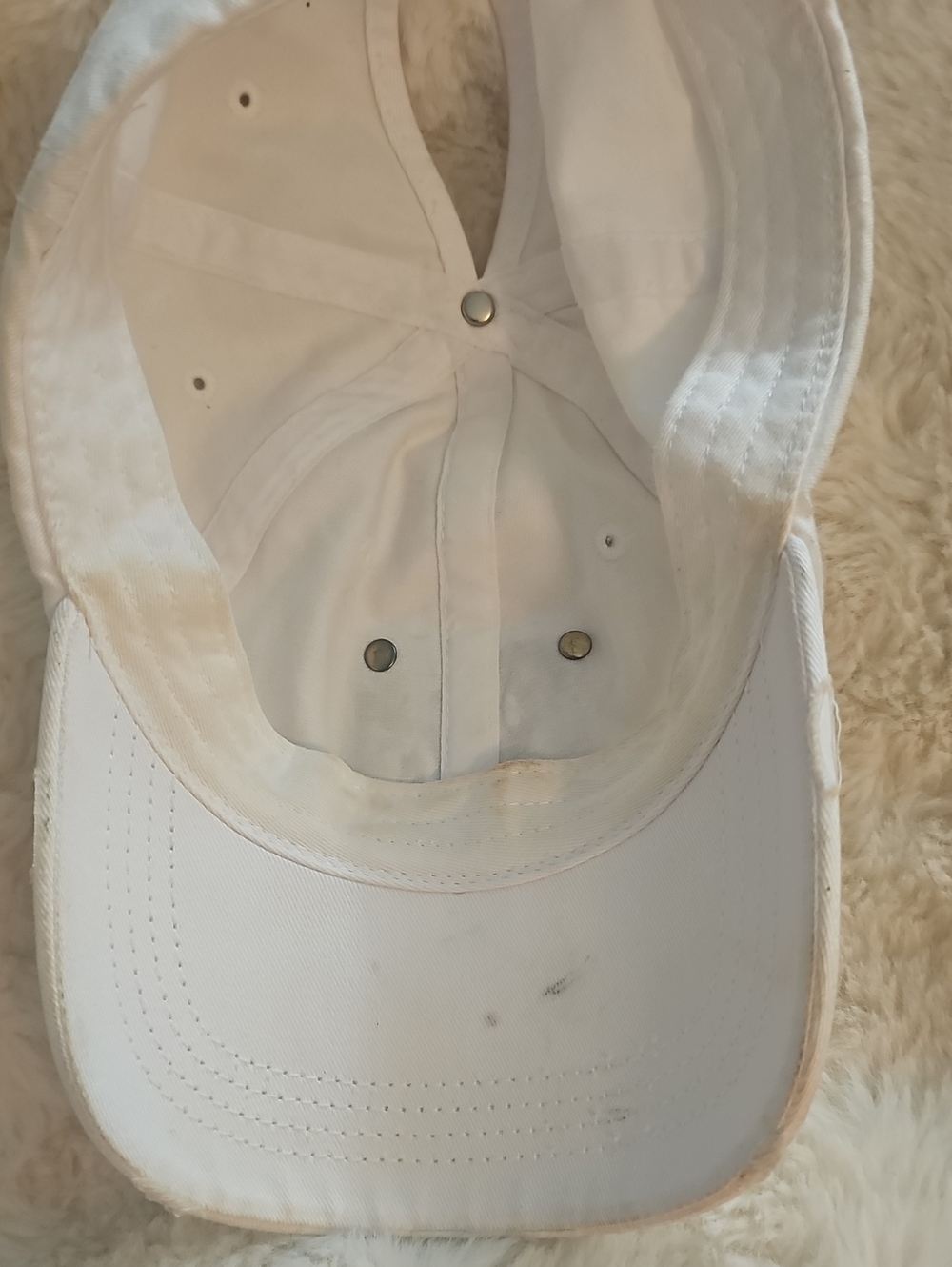 White LV Cotton Baseball Cap with Monogram Plaque - Picture 3 of 3